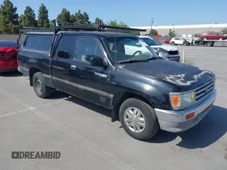 1997 Toyota T100 DX z VIN JT4TN12D3V0035384, wystawiony jako IAAI lot #42170129 z przebiegiem 263 742 mil mil oraz . Historia ofert i sprzedaży dostępna na DreamBid. Obrazek 1.