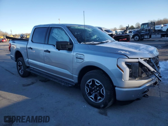 2023 Ford F-150 Lightning Pro z VIN 1FTVW1EL3PWG61686, wystawiony jako Copart lot #87870815 z przebiegiem Nie podano mil oraz Szkoda całkowita • Salvage title. Historia ofert i sprzedaży dostępna na DreamBid. Obrazek 4.