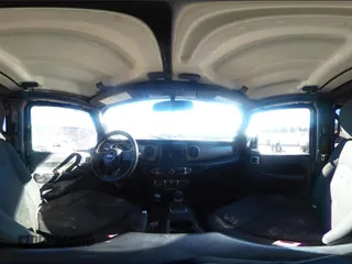 2020 Jeep Wrangler Unlimited Sport Altitude z VIN 1C4HJXDG0LW171400, wystawiony jako IAAI lot #41373446 z przebiegiem 82 113 mil mil oraz . Historia ofert i sprzedaży dostępna na DreamBid. Obrazek 18.