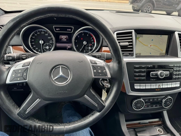 2014 Mercedes-Benz M 550 with VIN 4JGDA7DB5EA423124, listed as a Copart auction lot 53713385 with 215,650 mi miles and Clean Title. Bid and sale history available at carsss.com. Image 7.