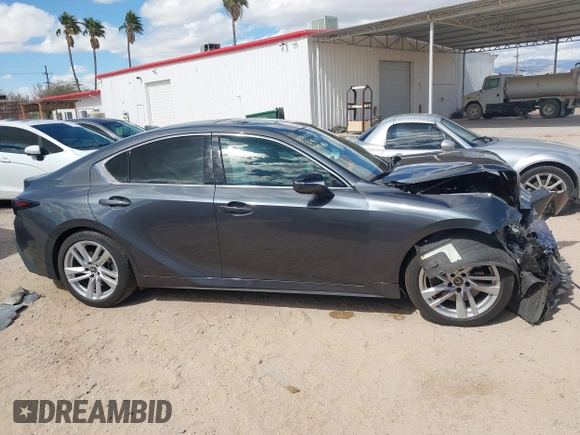 2021 Lexus IS 300 z VIN JTHC81F21M5046836, wystawiony jako IAAI lot #41746130 z przebiegiem 41 806 mil mil oraz . Historia ofert i sprzedaży dostępna na DreamBid. Obrazek 13.