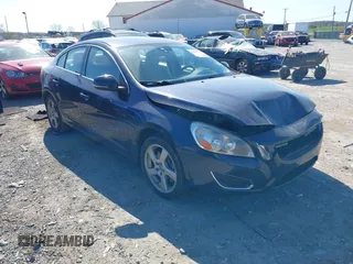 2013 Volvo S60 T5 Premier z VIN YV1612FS5D1202290, wystawiony jako IAAI lot #42042523 z przebiegiem 165 700 mil mil oraz . Historia ofert i sprzedaży dostępna na DreamBid. Obrazek 1.