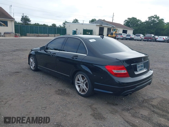 2014 Mercedes-Benz C-Class C 300 Sport with VIN WDDGF8AB5ER318846, listed as a IAAI auction lot 40087045 with 999,999 mi miles. Bid and sale history available at carsss.com. Image 3.