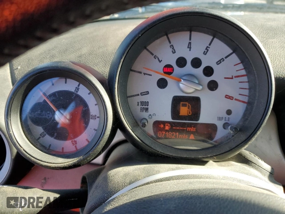 2011 MINI Convertible с VIN WMWZN3C55BTZ89445, выставлен на аукционе Copart как лот 78996404 с пробегом 71 821 миль миль и Списание • Salvage title. История ставок и продаж доступна на DreamBid. Изображение 9.