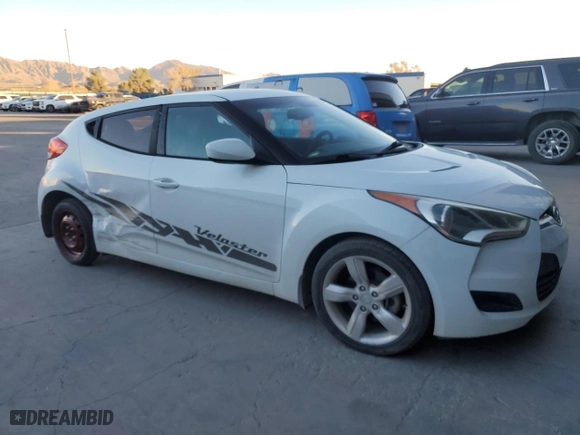 2014 Hyundai Veloster with VIN KMHTC6AD8EU213346, listed as a Copart auction lot 82717534 with 93,472 mi miles and Salvage Title. Bid and sale history available at carsss.com. Image 4.