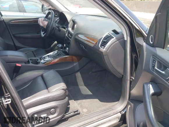 2014 Audi Q5 Premium Plus z VIN WA1DGAFP4EA004281, wystawiony jako IAAI lot #39853592 z przebiegiem 107 924 mil mil oraz . Historia ofert i sprzedaży dostępna na DreamBid. Obrazek 5.