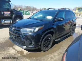 2019 Toyota Highlander SE with VIN 5TDJZRFH1KS970824, listed as a IAAI auction lot 41658366 with 156,543 mi miles. Bid and sale history available at carsss.com. Image 17.