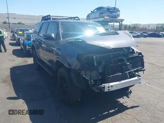 2023 Toyota 4Runner TRD Pro z VIN JTELU5JR3P6167676, wystawiony jako IAAI lot #41861287 z przebiegiem 25 795 mil mil oraz . Historia ofert i sprzedaży dostępna na DreamBid. Obrazek 1.