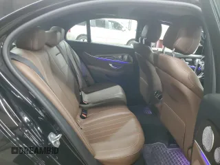 2017 Mercedes-Benz E 300 Luxury with VIN WDDZF4KB5HA054823, listed as a Copart auction lot 63022395 with 60,890 mi miles and Salvage title. Bid and sale history available at DreamBid. Image 10.