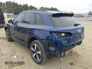 2023 Audi Q5 S line Premium Plus z VIN WA1EAAFY0P2150107, wystawiony jako IAAI lot #41784798 z przebiegiem 27 019 mil mil oraz . Historia ofert i sprzedaży dostępna na DreamBid. Obrazek 3.