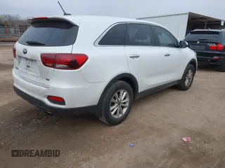 2020 Kia Sorento LX with VIN 5XYPG4A39LG642824, listed as a IAAI auction lot 41358841 with 111,391 mi miles. Bid and sale history available at carsss.com. Image 4.