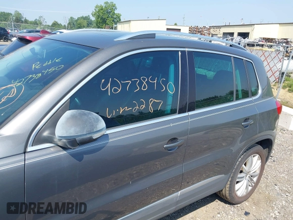 2012 Volkswagen Tiguan SE с VIN WVGAV7AX0CW002287, выставлен на аукционе IAAI как лот 42738450 с пробегом 131 121 миль миль и . История ставок и продаж доступна на DreamBid. Изображение 6.