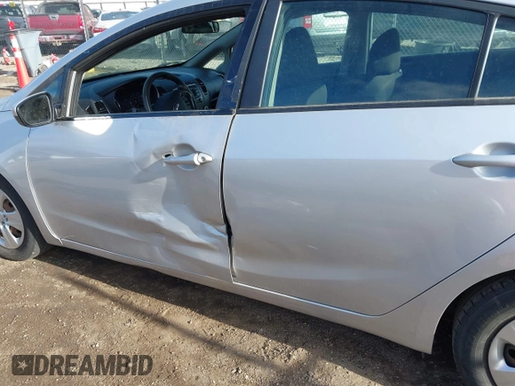 2018 Kia Forte LX with VIN 3KPFK4A77JE226083, listed as a IAAI auction lot 41917920 with 152,803 mi miles. Bid and sale history available at carsss.com. Image 17.
