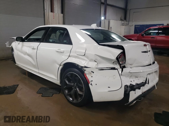 2022 Chrysler 300 Touring L with VIN 2C3CCADG2NH232866, listed as a Copart auction lot 44441475 with 39,564 mi miles and Non Repairable. Bid and sale history available at carsss.com. Image 2.
