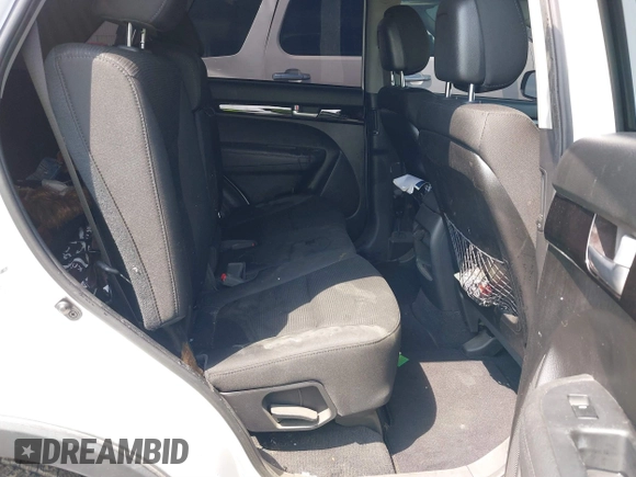 2014 Kia Sorento LX with VIN 5XYKT3A69EG539397, listed as a IAAI auction lot 39879930 with 1 mi miles. Bid and sale history available at carsss.com. Image 8.