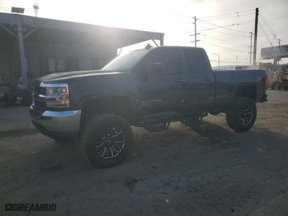 2019 Chevrolet Silverado 1500 LD LT with VIN 2GCVKPEC0K1118648, listed as a Copart auction lot 45382115 with 72,239 mi miles and Salvage Title. Bid and sale history available at carsss.com. Image 1.