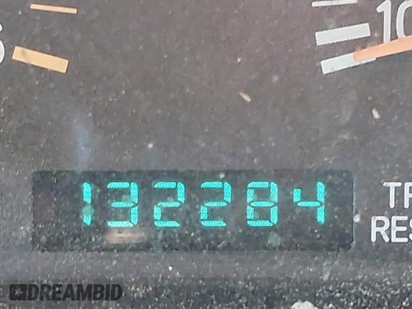 2000 Jeep Cherokee Classic with VIN 1J4FF58SXYL215871, listed as a IAAI auction lot 41855165 with 132,284 mi miles. Bid and sale history available at carsss.com. Image 15.