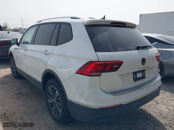 2024 Volkswagen Tiguan Wolfsburg Edition with VIN 3VV5B7AX0RM231755, listed as a IAAI auction lot 41752781 with 4,561 mi miles. Bid and sale history available at carsss.com. Image 3.