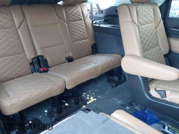 2021 Cadillac Escalade ESV Premium Luxury z VIN 1GYS4KKL5MR414354, wystawiony jako IAAI lot #41399443 z przebiegiem 35 701 mil mil oraz . Historia ofert i sprzedaży dostępna na DreamBid. Obrazek 7.