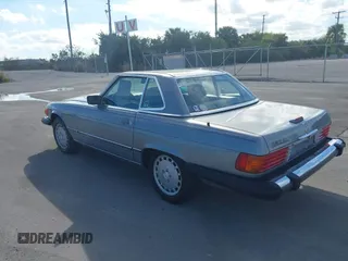 1988 Mercedes-Benz 560 SL with VIN WDBBA48D0JA088479, listed as a IAAI auction lot 41272731 with 91,858 mi miles and . Bid and sale history available at DreamBid. Image 3.