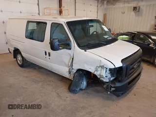 2010 Ford Econoline Cargo Commercial z VIN 1FTNE2ELXADA92282, wystawiony jako IAAI lot #42210516 z przebiegiem 102 617 mil mil oraz . Historia ofert i sprzedaży dostępna na DreamBid. Obrazek 1.