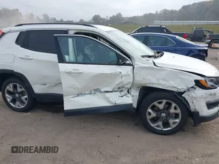 2019 Jeep Compass Limited with VIN 3C4NJCCBXKT676236, listed as a IAAI auction lot 40678393 with 74,532 mi miles. Bid and sale history available at carsss.com. Image 6.