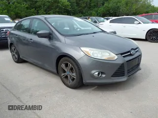 2012 Ford Focus SE with VIN 1FAHP3F25CL122340, listed as a IAAI auction lot 42070565 with 186,662 mi miles. Bid and sale history available at carsss.com. Image 1.