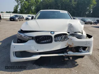 2014 BMW 3 Series 320i xDrive z VIN WBA3C3C54EP660549, wystawiony jako Copart lot #62395925 z przebiegiem 170 988 mil mil oraz Czysty tytuł • Clean title. Historia ofert i sprzedaży dostępna na DreamBid. Obrazek 5.
