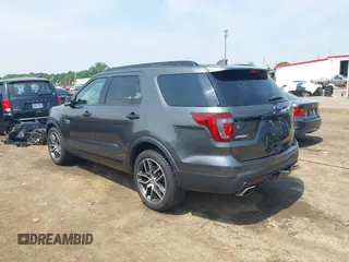 2017 Ford Explorer Sport z VIN 1FM5K8GT7HGB59563, wystawiony jako IAAI lot #42491656 z przebiegiem 90 622 mil mil oraz . Historia ofert i sprzedaży dostępna na DreamBid. Obrazek 3.