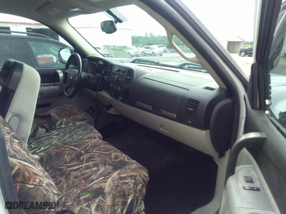 2007 Chevrolet Silverado 1500 LT w/1LT with VIN 1GCEC19J57Z502572, listed as a IAAI auction lot 36419017 with 408,345 mi miles. Bid and sale history available at carsss.com. Image 5.