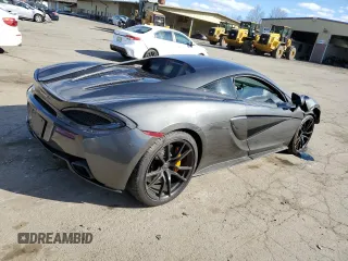 2017 McLaren 570S z VIN SBM13DAAXHW002218, wystawiony jako Copart lot #41875174 z przebiegiem 27 857 mil mil oraz . Historia ofert i sprzedaży dostępna na DreamBid. Obrazek 3.