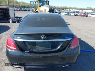 2018 Mercedes-Benz C 300 с VIN 55SWF4KB3JU273059, выставлен на аукционе IAAI как лот 42090952 с пробегом 102 407 миль миль и . История ставок и продаж доступна на DreamBid. Изображение 16.