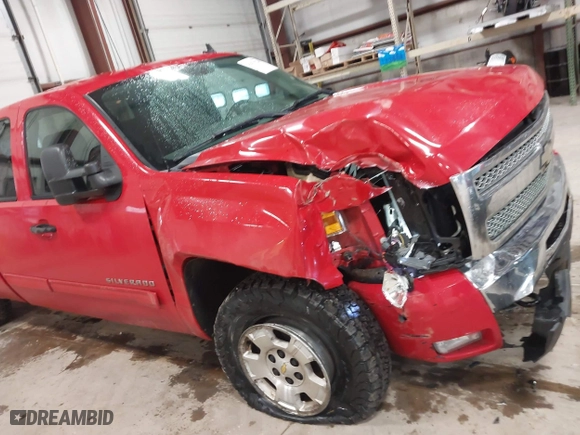 2010 Chevrolet Silverado 1500 LT with VIN 1GCSKSE35AZ214979, listed as a IAAI auction lot 41479224 with 272,254 mi miles. Bid and sale history available at carsss.com. Image 6.