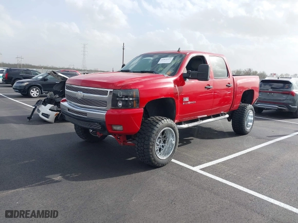 2011 Chevrolet Silverado 1500 LT with VIN 3GCPKSE38BG338445, listed as a IAAI auction lot 41821931 with 224,807 mi miles. Bid and sale history available at carsss.com. Image 17.