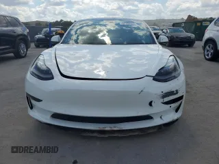 2021 Tesla Model 3 Standard Range Plus z VIN 5YJ3E1EA1MF064335, wystawiony jako Copart lot #57133955 z przebiegiem 60 024 mil mil oraz Szkody całkowita. Historia ofert i sprzedaży dostępna na DreamBid. Obrazek 5.