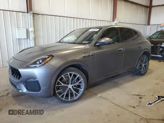 2023 Maserati Grecale Modena z VIN ZN682AVM3P7440115, wystawiony jako Copart lot #54240145 z przebiegiem Nie podano mil oraz Szkody całkowita. Historia ofert i sprzedaży dostępna na DreamBid. Obrazek 1.