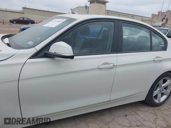 2014 BMW 3 Series 320i xDrive with VIN WBA3C3C52EP661389, listed as a IAAI auction lot 42160042 with 131,997 mi miles and . Bid and sale history available at DreamBid. Image 15.