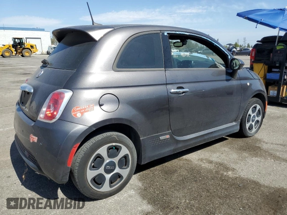 2017 FIAT 500e с VIN 3C3CFFGE1HT598411, выставлен на аукционе Copart как лот 58774295 с пробегом 73 573 миль миль и Чистый • Clean title. История ставок и продаж доступна на DreamBid. Изображение 3.