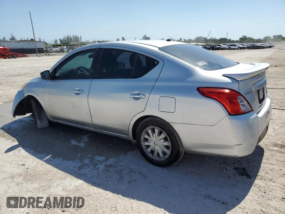 2015 Nissan Versa SV z VIN 3N1CN7AP4FL835049, wystawiony jako Copart lot #56591975 z przebiegiem 153 724 mil mil oraz Szkoda całkowita • Salvage title. Historia ofert i sprzedaży dostępna na DreamBid. Obrazek 2.