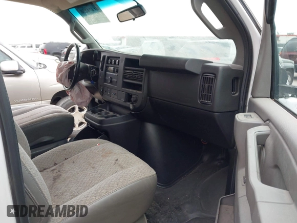 2021 Chevrolet City Express Cargo z VIN 1GCZGGF70M1144857, wystawiony jako IAAI lot #41474258 z przebiegiem 155 494 mil mil oraz . Historia ofert i sprzedaży dostępna na DreamBid. Obrazek 5.