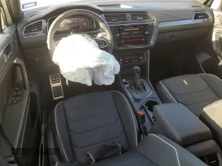 2024 Volkswagen Tiguan SEL R-Line с VIN 3VV4B7AX3RM141897, выставлен на аукционе Copart как лот 52227155 с пробегом 12 988 миль миль и Списание • Salvage title. История ставок и продаж доступна на DreamBid. Изображение 8.