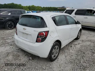 2016 Chevrolet Sonic LS z VIN 1G1JA6SH7G4175526, wystawiony jako Copart lot #55615685 z przebiegiem 178 691 mil mil oraz Czysty tytuł • Clean title. Historia ofert i sprzedaży dostępna na DreamBid. Obrazek 3.