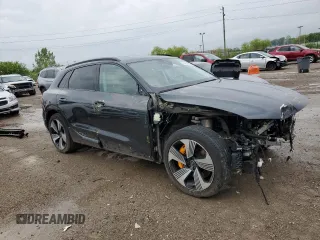 2022 Audi e-tron Premium Plus z VIN WA1LAAGE9NB010971, wystawiony jako Copart lot #51066514 z przebiegiem 26 885 mil mil oraz Szkoda całkowita • Salvage title. Historia ofert i sprzedaży dostępna na DreamBid. Obrazek 4.