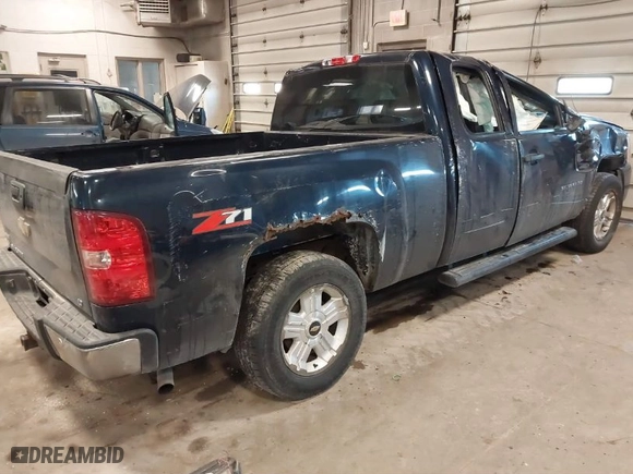 2011 Chevrolet Silverado 1500 LT with VIN 1GCRCSE06BZ361721, listed as a IAAI auction lot 41335106 with 283,753 mi miles. Bid and sale history available at carsss.com. Image 4.
