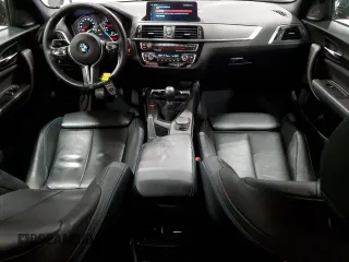 2018 BMW M2 z VIN WBS1J5C51J7B70216, wystawiony jako Copart lot #54983755 z przebiegiem 80 398 mil mil oraz Tytuł czysty. Historia ofert i sprzedaży dostępna na DreamBid. Obrazek 8.