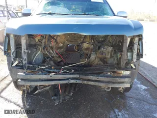 2008 Chevrolet Avalanche LS with VIN 3GNFK12308G226636, listed as a IAAI auction lot 41392242 with 276,774 mi miles. Bid and sale history available at carsss.com. Image 6.