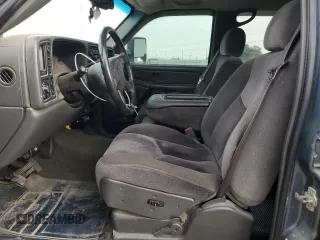 2007 GMC Sierra 1500HD SLE z VIN 1GTGK13U77F166178, wystawiony jako Copart lot #76410084 z przebiegiem 130 978 mil mil oraz Szkody całkowita. Historia ofert i sprzedaży dostępna na DreamBid. Obrazek 7.