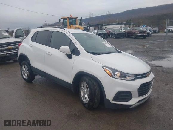 2022 Chevrolet Trax LT with VIN KL7CJPSM8NB563745, listed as a IAAI auction lot 41951023 with 8,445 mi miles. Bid and sale history available at carsss.com. Image 1.