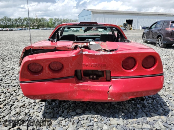 1988 Chevrolet Corvette z VIN 1G1YY2186J5112195, wystawiony jako Copart lot #55990205 z przebiegiem Nie podano mil oraz Szkoda całkowita • Salvage title. Historia ofert i sprzedaży dostępna na DreamBid. Obrazek 6.