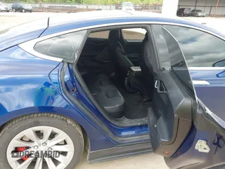 2016 Tesla Model S 90D with VIN 5YJSA1E4XGF168165, listed as a IAAI auction lot 42220139 with Not provided miles and . Bid and sale history available at DreamBid. Image 7.